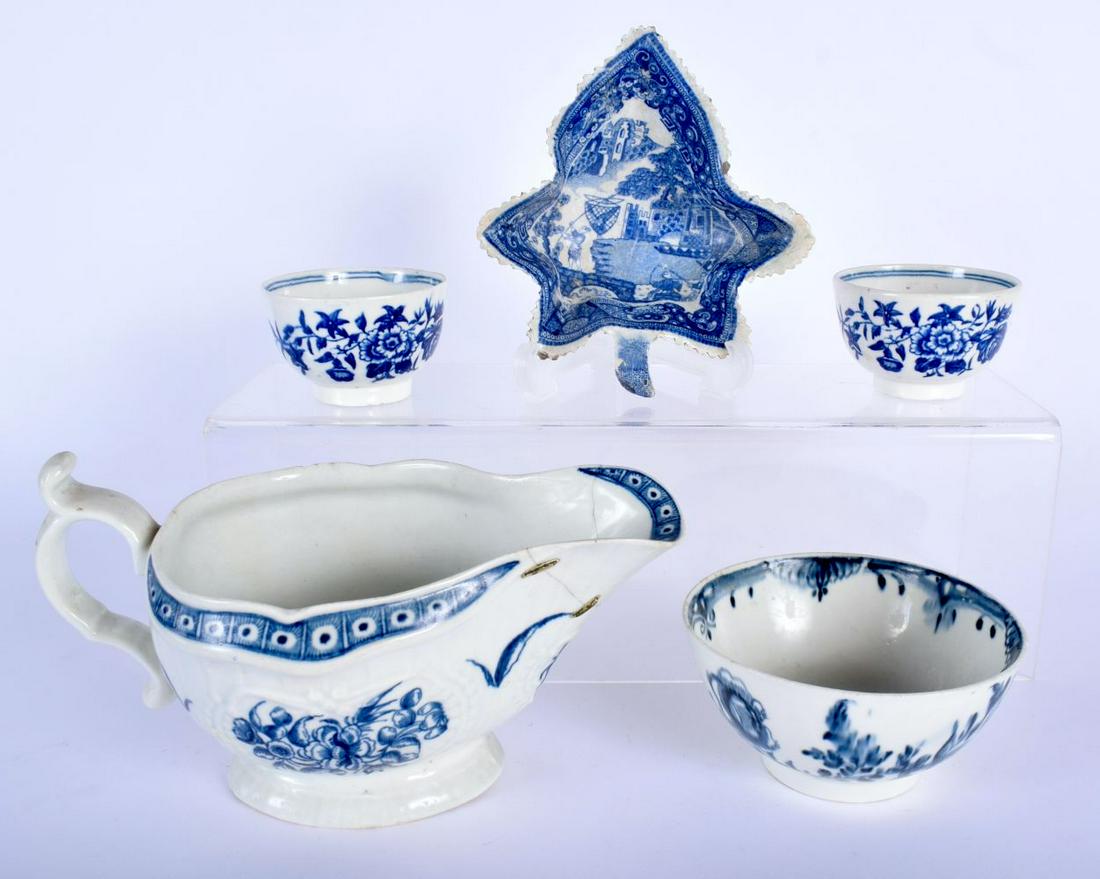 A PAIR OF 18TH CENTURY WORCESTER THREE FLOWERS TEABOWLS (1 of 3)