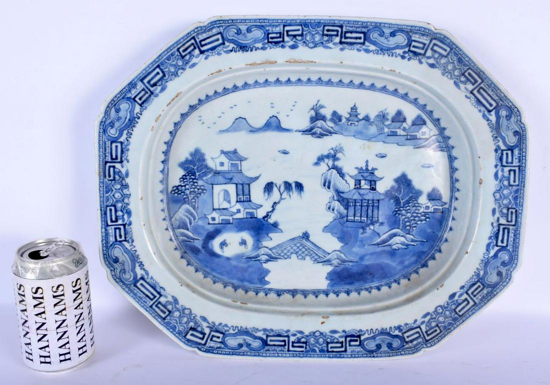 A LARGE 18TH CENTURY CHINESE BLUE AND WHITE EXPORT (1 of 2)