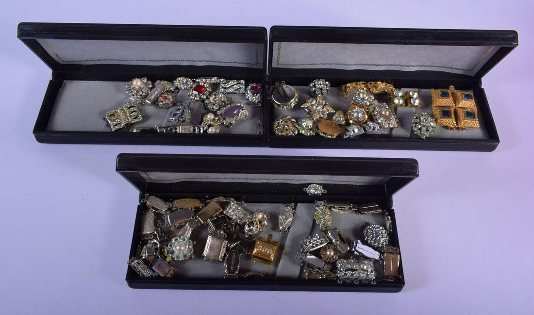 ASSORTED VINTAGE JEWELLERY CLASPS. (qty) (1 of 5)