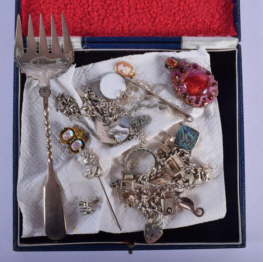 A UNIQUE FRENCH LIMOGES ENAMEL PENDANT together with: A UNIQUE FRENCH LIMOGES ENAMEL PENDANT together with other jewellery. (qty)