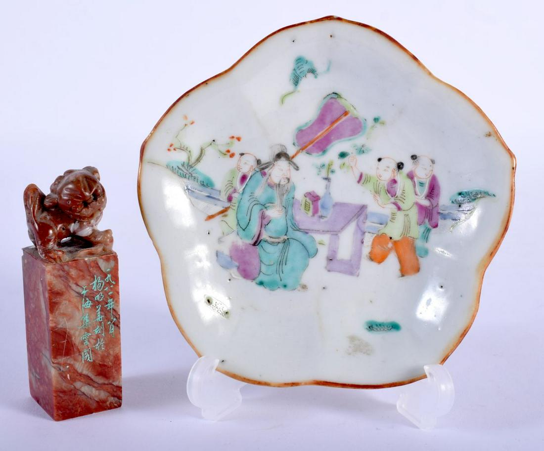 AN EARLY 20TH CENTURY CHINESE FAMILLE ROSE LOBED TAZZA (1 of 4)