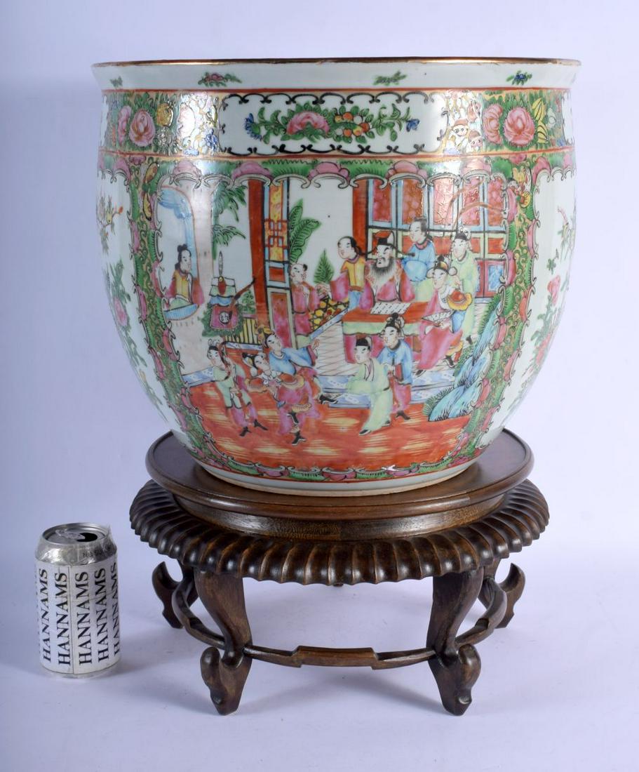 A LARGE 19TH CENTURY CHINESE CANTON FAMILLE ROSE (1 of 7)