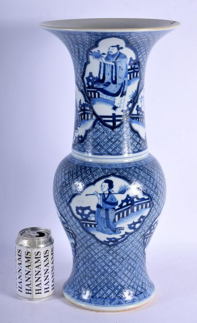 A LARGE CHINESE BLUE AND WHITE PORCELAIN YEN YEN VASE (1 of 4)