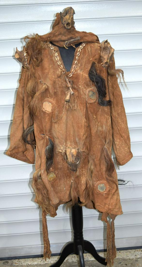 An African tribal Dogon hunter's shirt & hat. 88 x: An African tribal Dogon hunter's shirt & hat. 88 x 125cm (2)