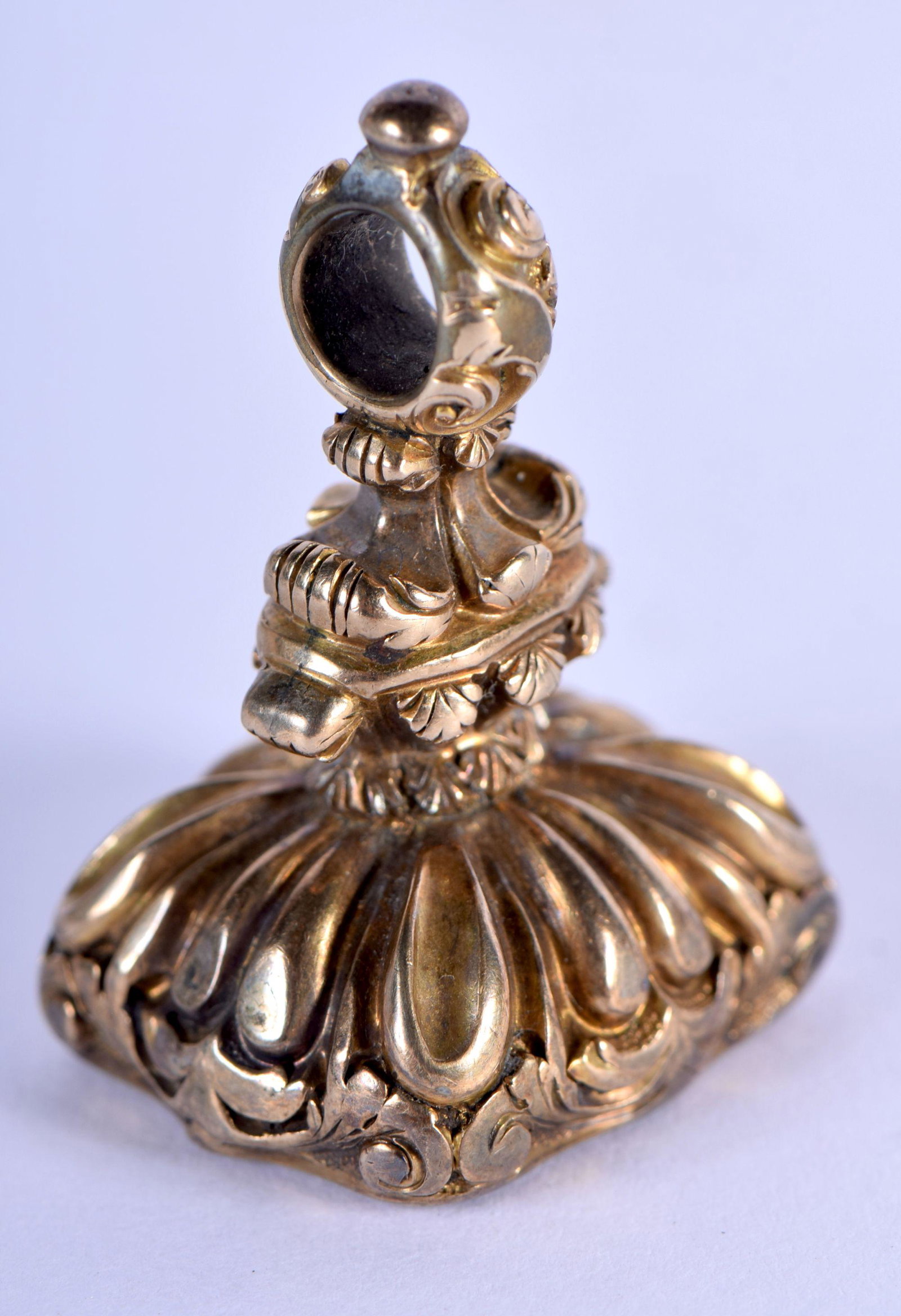 AN ANTIQUE FOB SEAL. 3.4cm x 2.3cm, weight 19.26g: AN ANTIQUE FOB SEAL. 3.4cm x 2.3cm, weight 19.26g