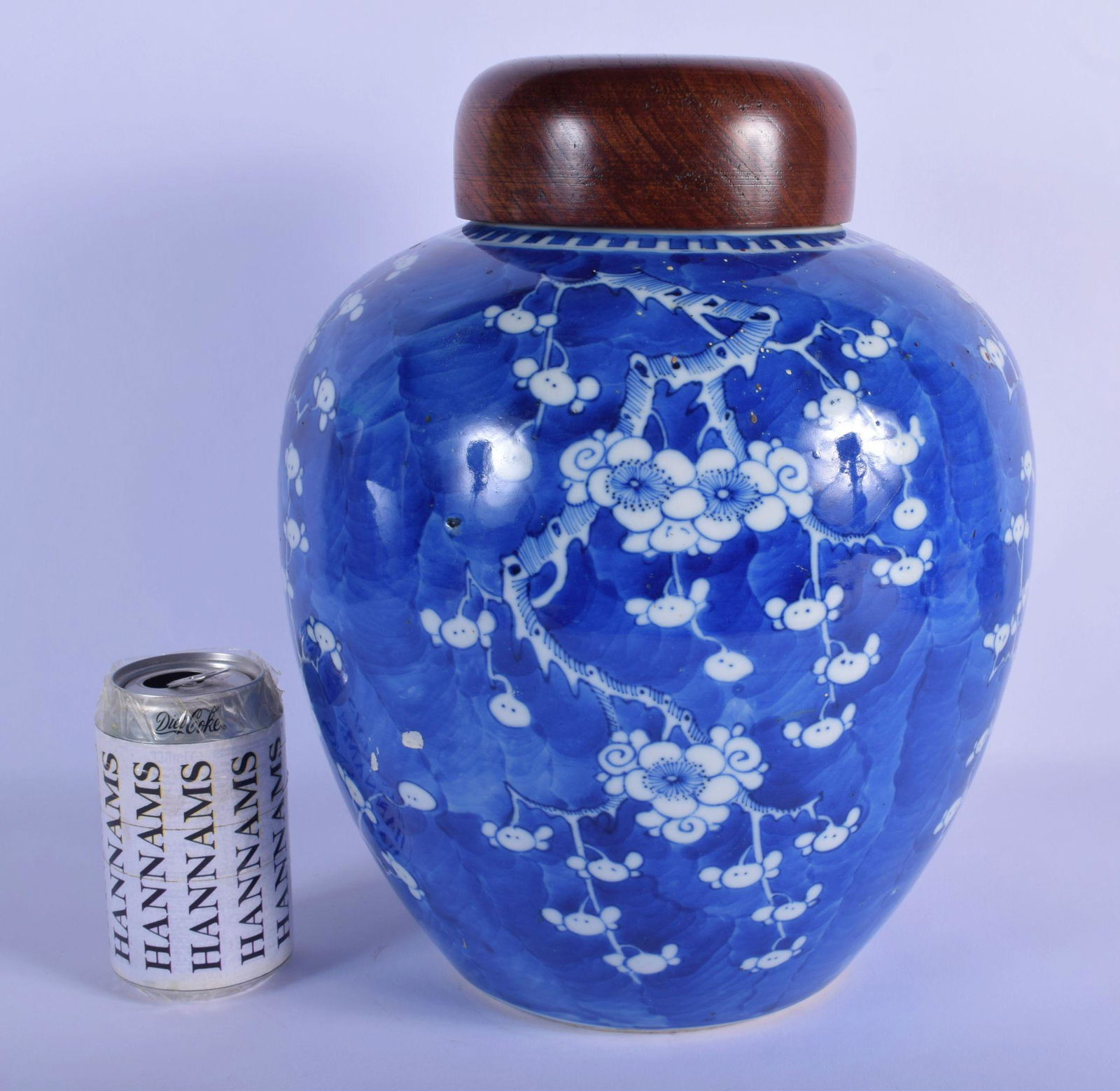 A LARGE 18TH/19TH CENTURY CHINESE BLUE AND WHITE (1 of 4)