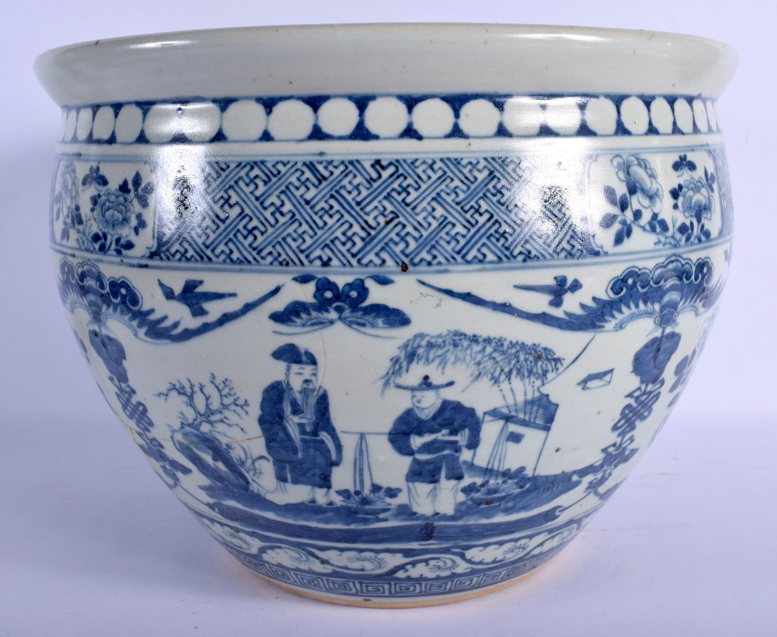 A LARGE 19TH CENTURY CHINESE BLUE AND WHITE PORCELAIN (1 of 5)