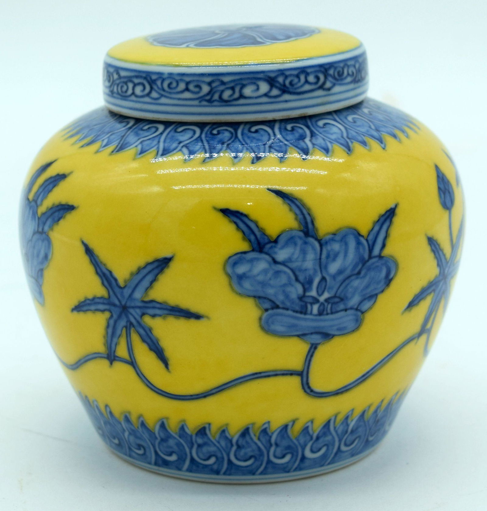 A small yellow ground ginger jar decorated with blue (1 of 4)