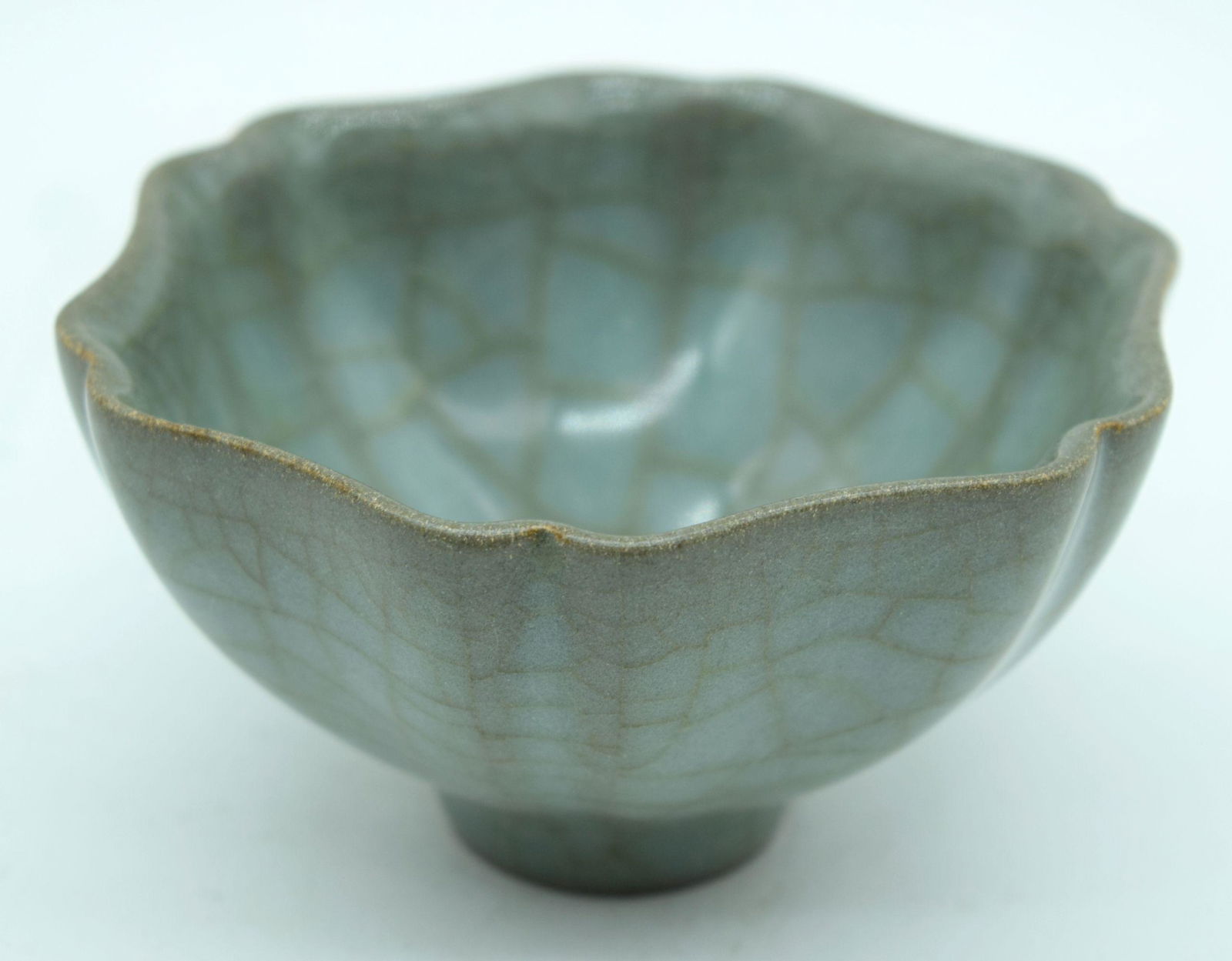 A small Chinese porcelain Celadon crackle glazed (1 of 4)
