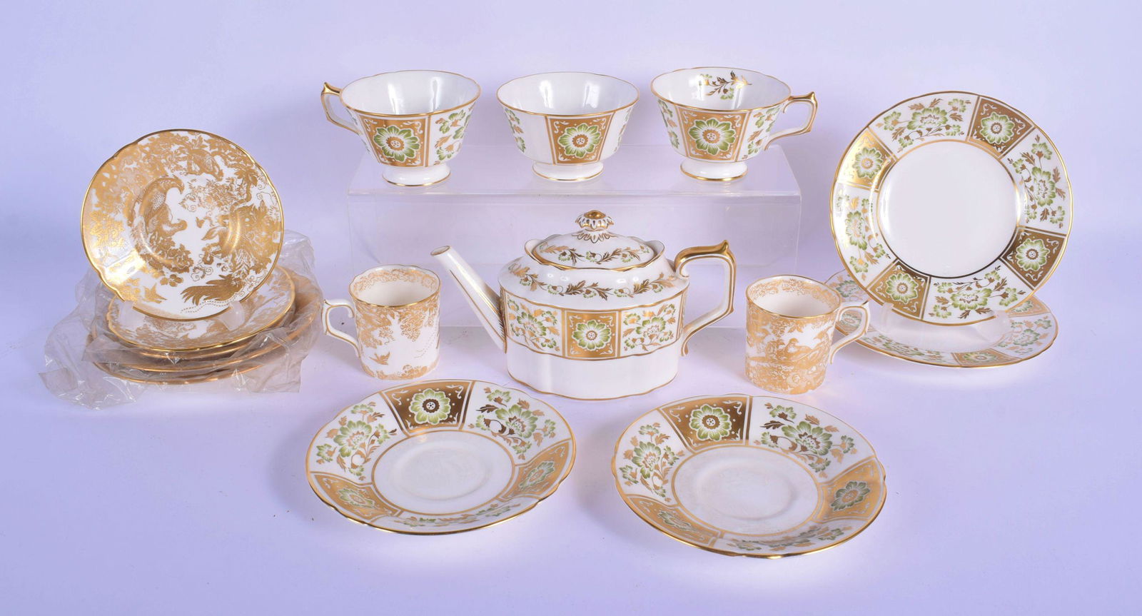 ASSORTED ROYAL CROWN DERBY TEAWARES. Largest 16 cm (1 of 5)