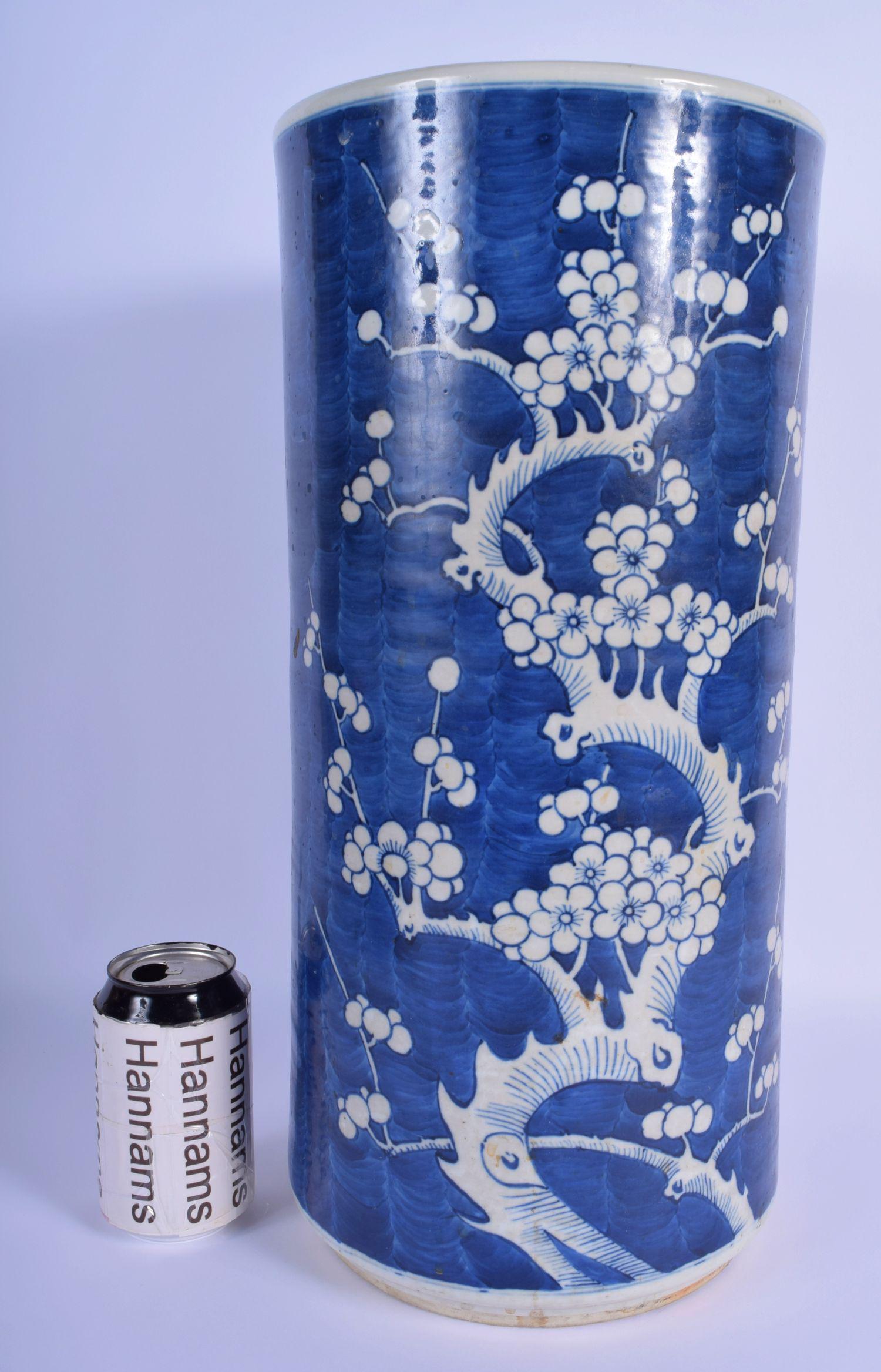 A LARGE 19TH CENTURY CHINESE BLUE AND WHITE PORCELAIN (1 of 4)