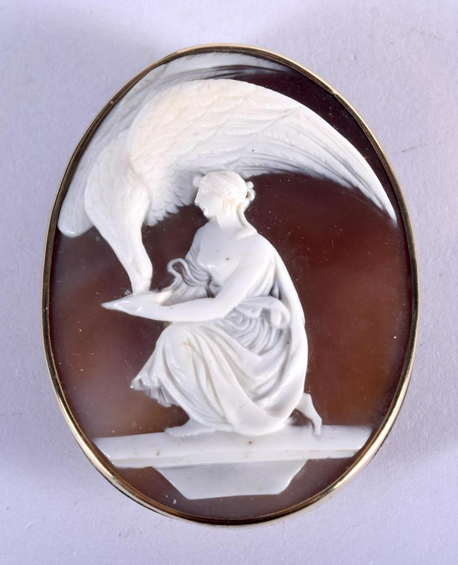 A 9CT GOLD CAMEO BROOCH. 14 grams. 4.5 cm x 3.5 cm. (1 of 2)