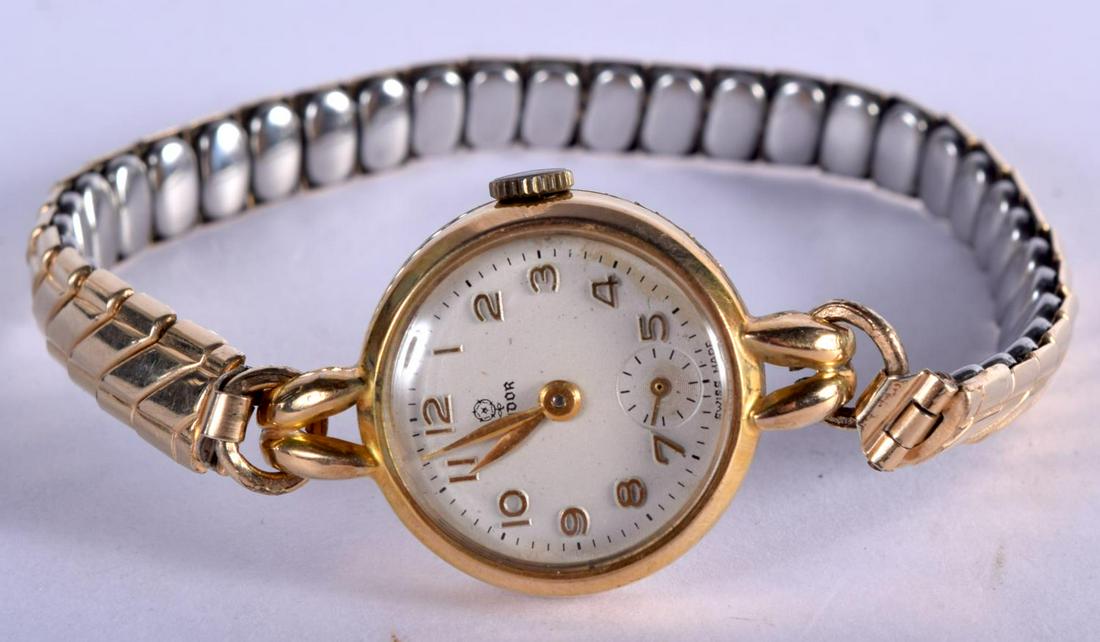 A 9CT GOLD TUDOR WRISTWATCH. 20 grams. 2.25 cm wide inc: A 9CT GOLD TUDOR WRISTWATCH. 20 grams. 2.25 cm wide inc crown.