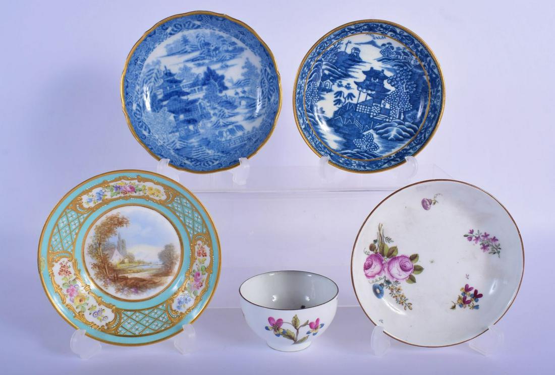 AN 18TH CENTURY MEISSEN PORCELAIN TEABOWL AND SAUCER (1 of 2)