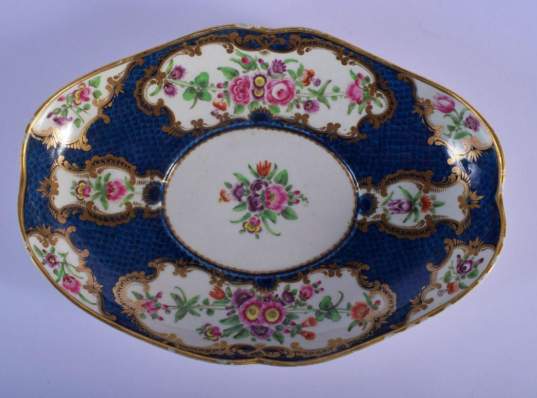 AN 18TH CENTURY WORCESTER BLUE SCALE OVAL TUREEN DISH (1 of 3)