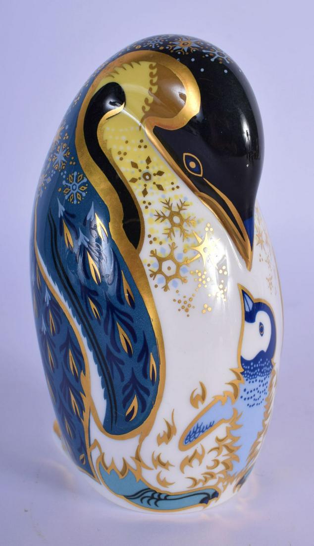 ROYAL CROWN DERBY PAPERWEIGHT PENGUIN. 12cm high: ROYAL CROWN DERBY PAPERWEIGHT PENGUIN. 12cm high