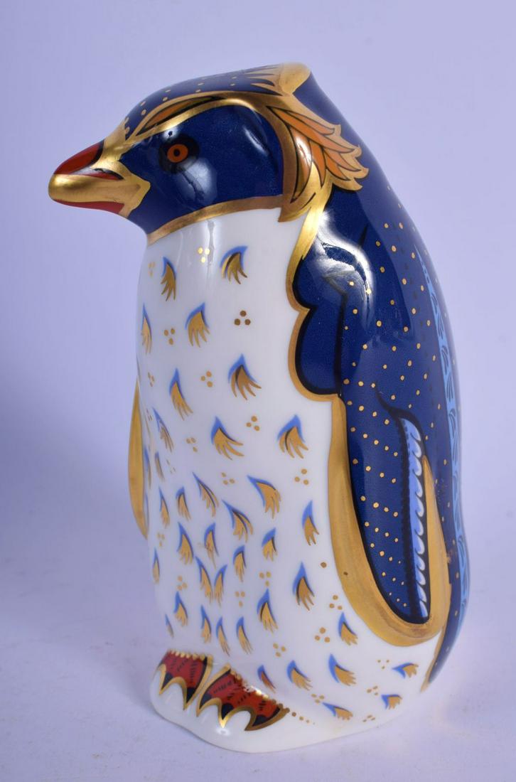 ROYAL CROWN DERBY PAPERWEIGHT PENGUIN. 11cm high: ROYAL CROWN DERBY PAPERWEIGHT PENGUIN. 11cm high