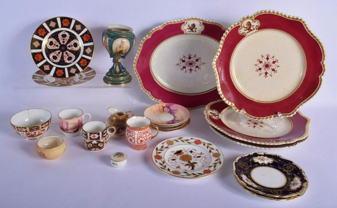 CHAMBERLAIN DISH AND THREE MATCHING PLATES ALL WITH (1 of 9)