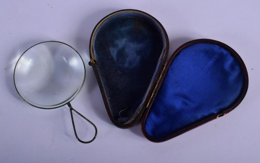 A GEORGE III MAGNIFYING GLASS in a fitted case. 12 cm x: A GEORGE III MAGNIFYING GLASS in a fitted case. 12 cm x 7 cm.