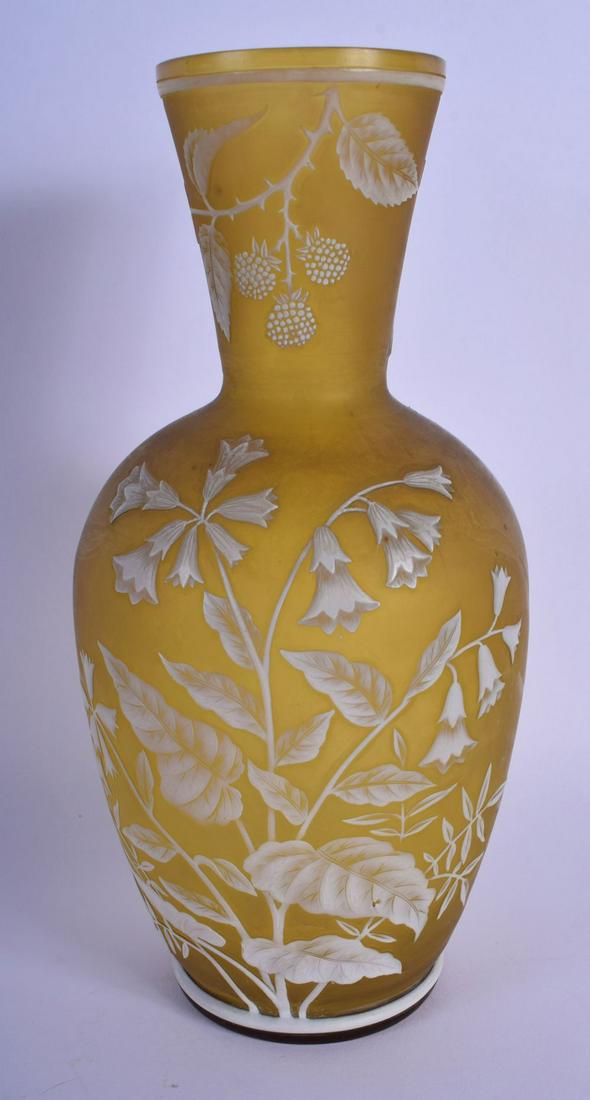 A FINE ANTIQUE BRITISH CAMEO GLASS VASE by Thomas Webb,: A FINE ANTIQUE BRITISH CAMEO GLASS VASE by Thomas Webb, decorated with flowers and vines. 21 cm high.