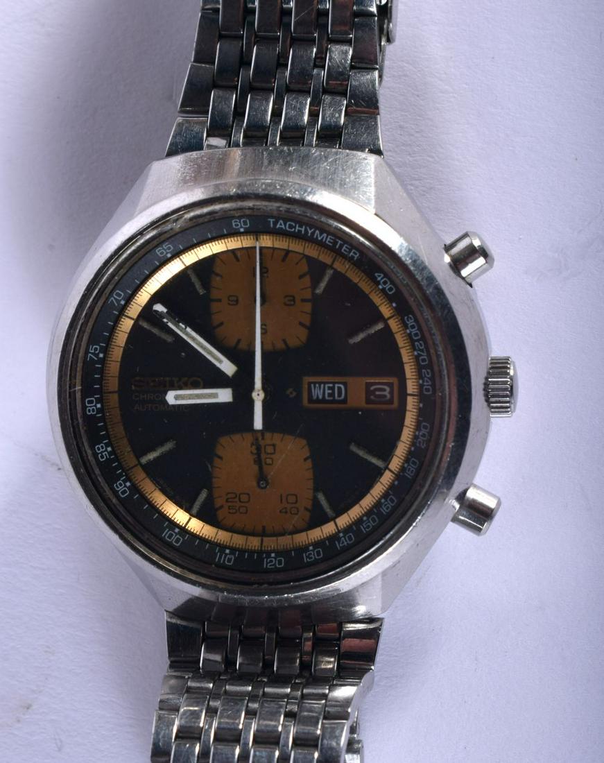 A VINTAGE SEIKO BLACK AND GOLD DIAL WRISTWATCH. 3.75 cm: A VINTAGE SEIKO BLACK AND GOLD DIAL WRISTWATCH. 3.75 cm wide.