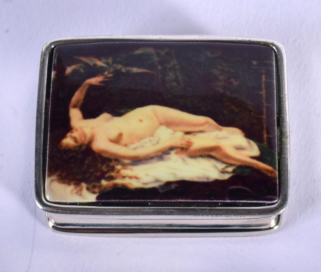 A STERLING SILVER EROTIC PILL BIX. 3.2cmx 2.6cm,: A STERLING SILVER EROTIC PILL BIX. 3.2cmx 2.6cm, weight 20.6g