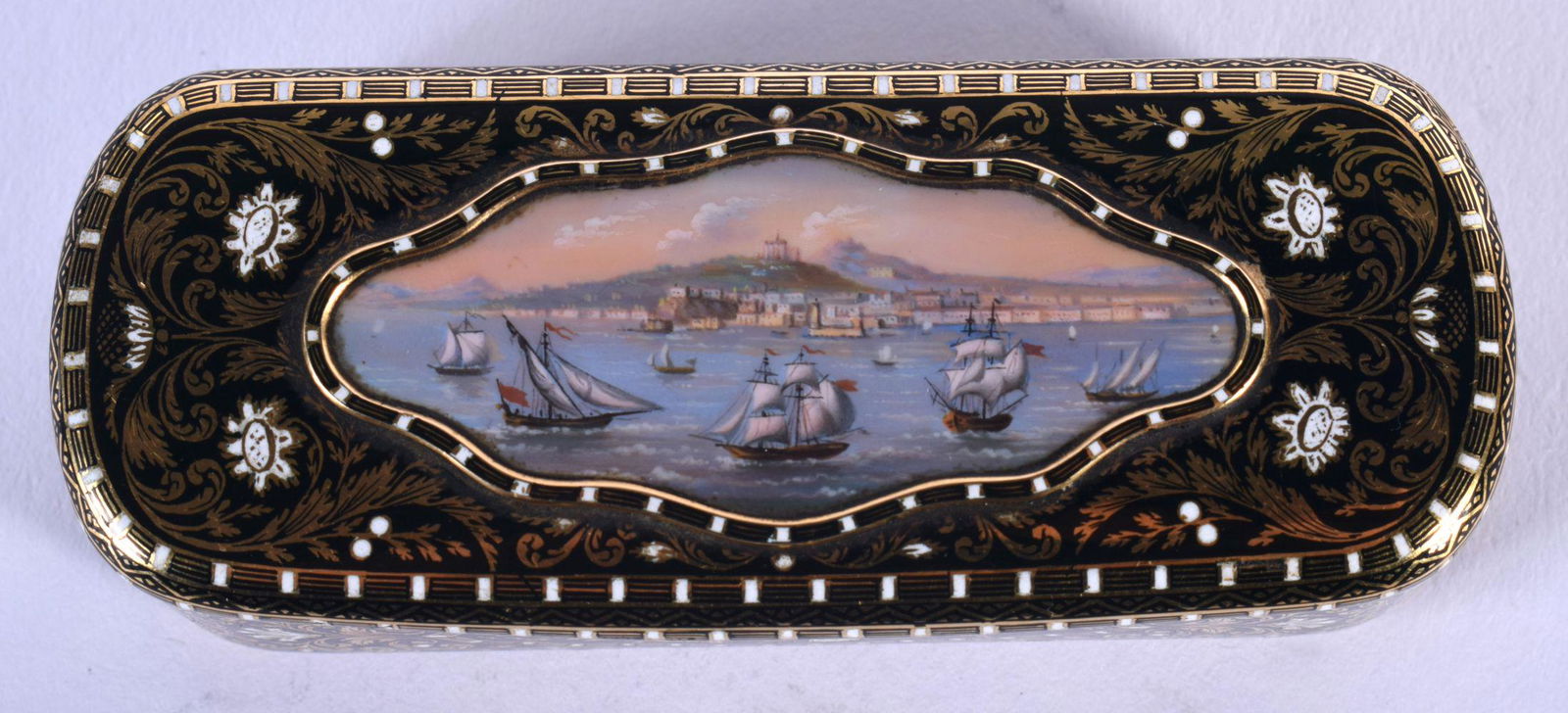 A FINE 18TH/19TH CONTINENTAL GOLD AND ENAMEL SNUFF BOX (1 of 7)