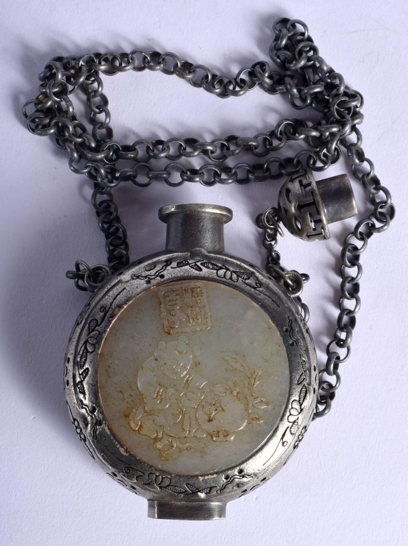 A CHINESE WHITE METAL SNUFF BOTTLE ON CHAIN WITH A JADE (1 of 2)