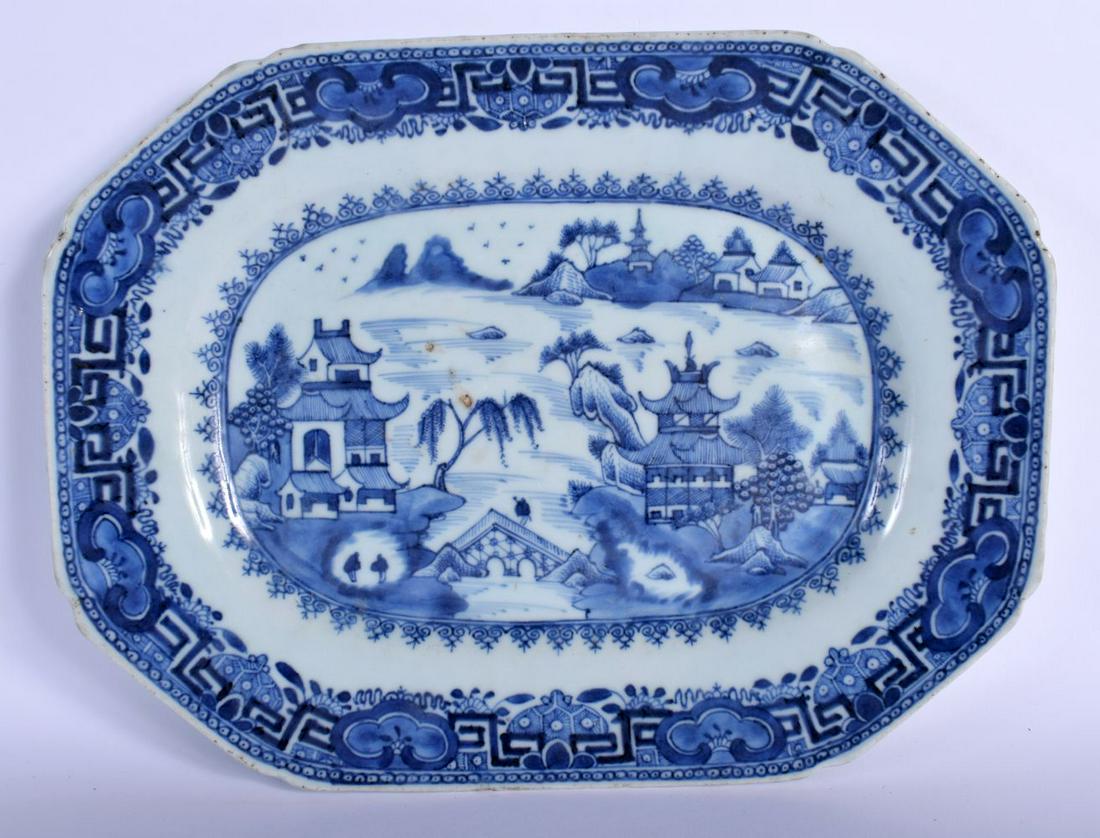 AN 18TH CENTURY CHINESE EXPORT BLUE AND WHITE PORCELAIN (1 of 2)