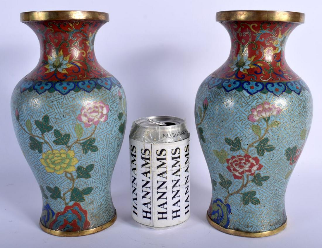 A GOOD PAIR OF EARLY 19TH CENTURY CHINESE CLOISONNÉ (1 of 4)