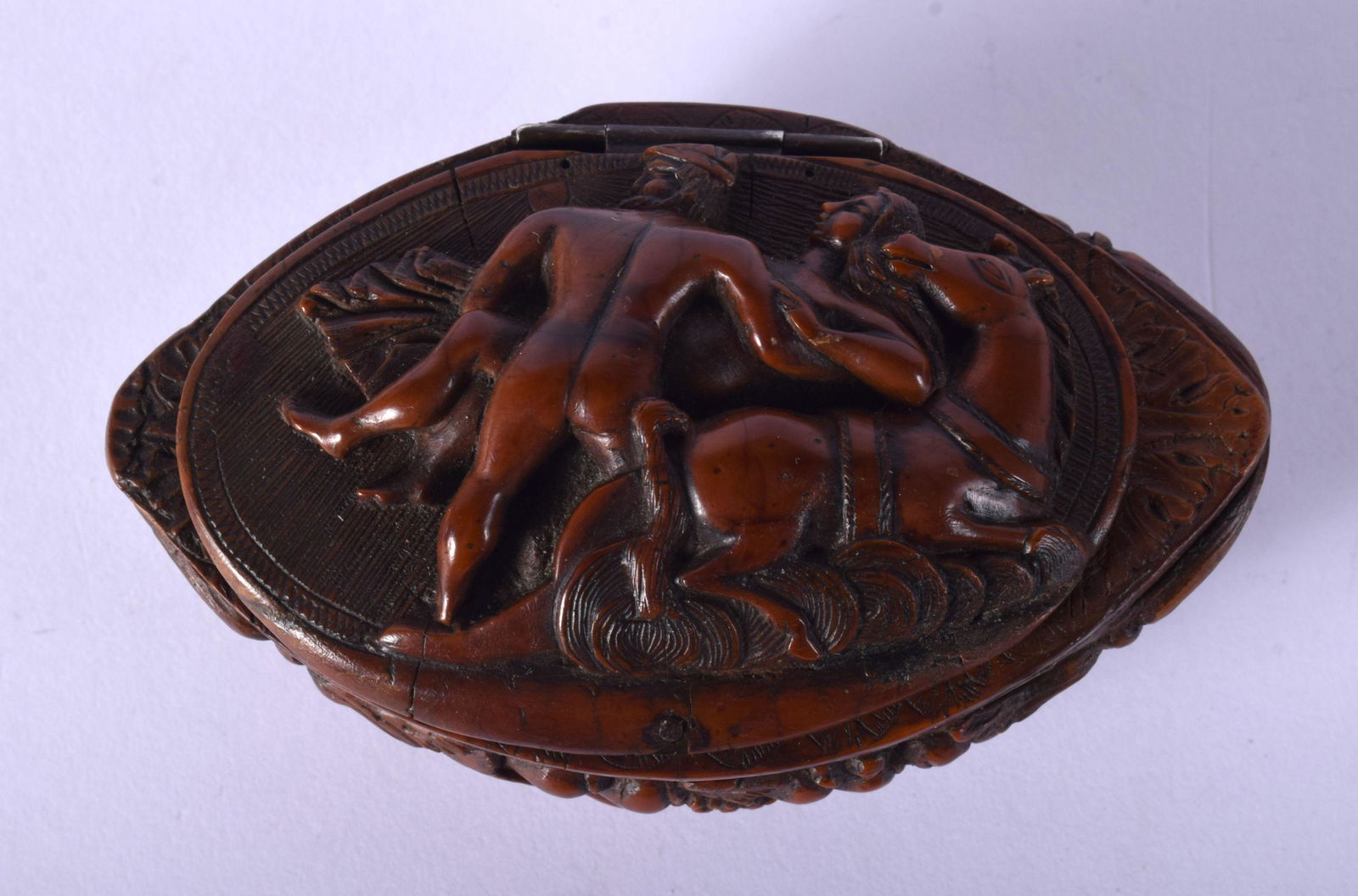 AN 18TH/19TH CENTURY DUTCH CARVED COQUILLA NUT SNUFF (1 of 7)