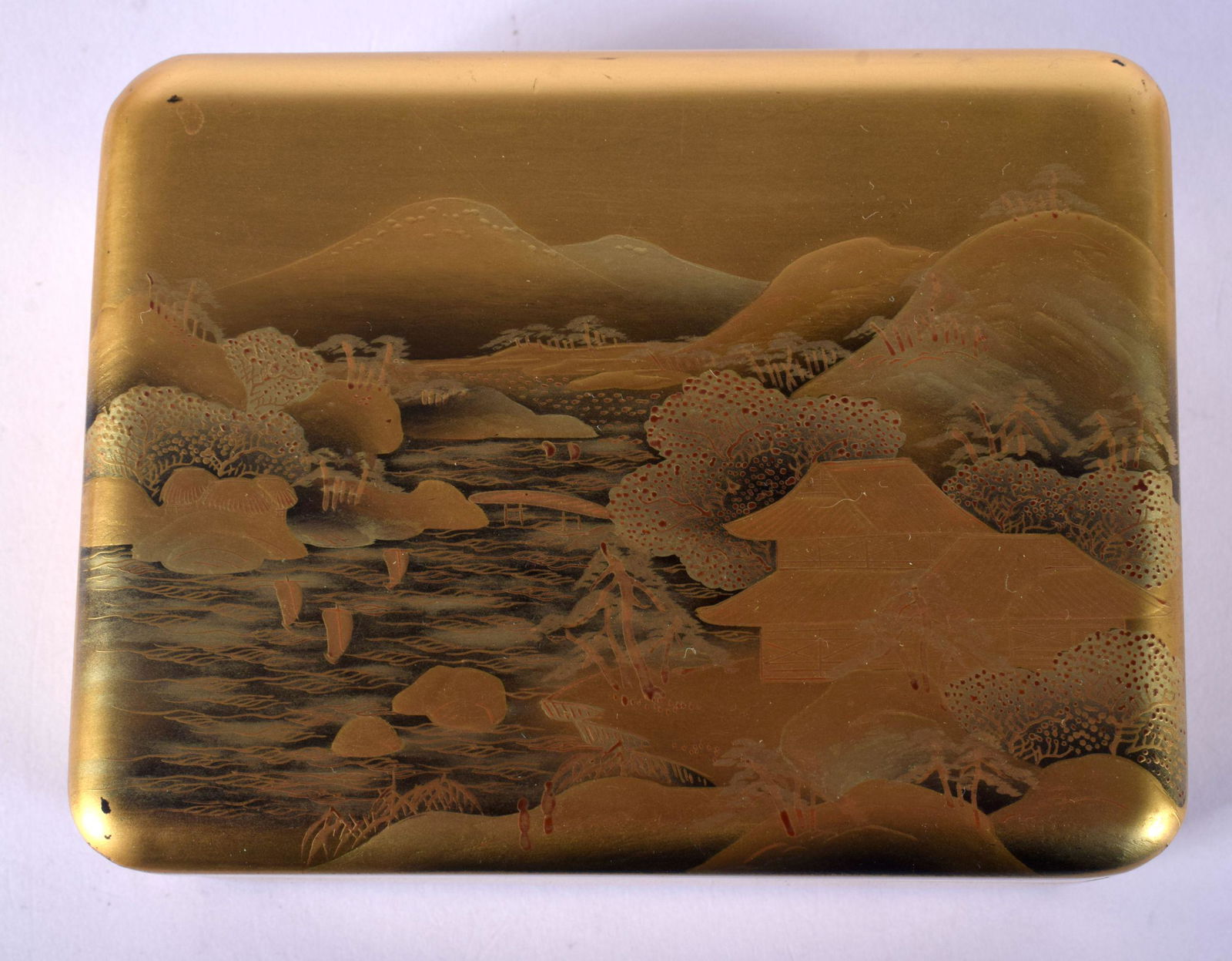 A LATE 19TH CENTURY JAPANESE MEIJI PERIOD GOLD LACQUER (1 of 5)