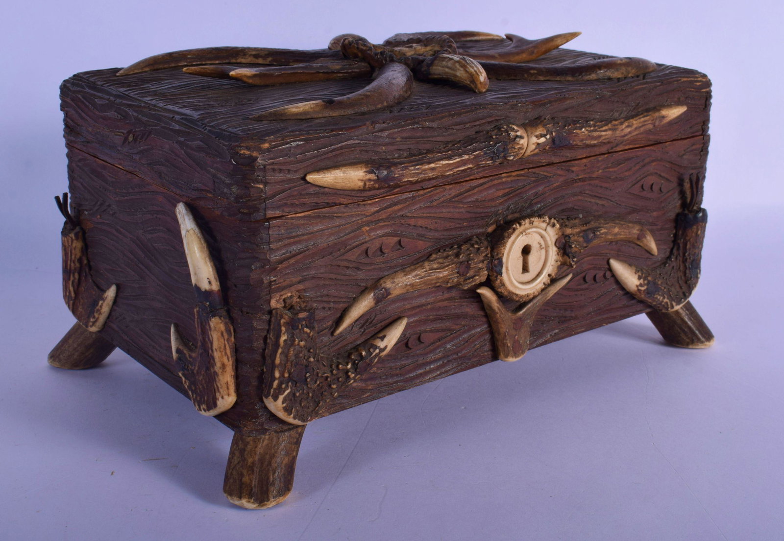 A CHARMING 19TH CENTURY BAVARIAN BLACK FOREST HUNTERS: A CHARMING 19TH CENTURY BAVARIAN BLACK FOREST HUNTERS CIGAR HUMIDOR modelled with various applied antlers. 26 cm x 13 cm 15 cm.