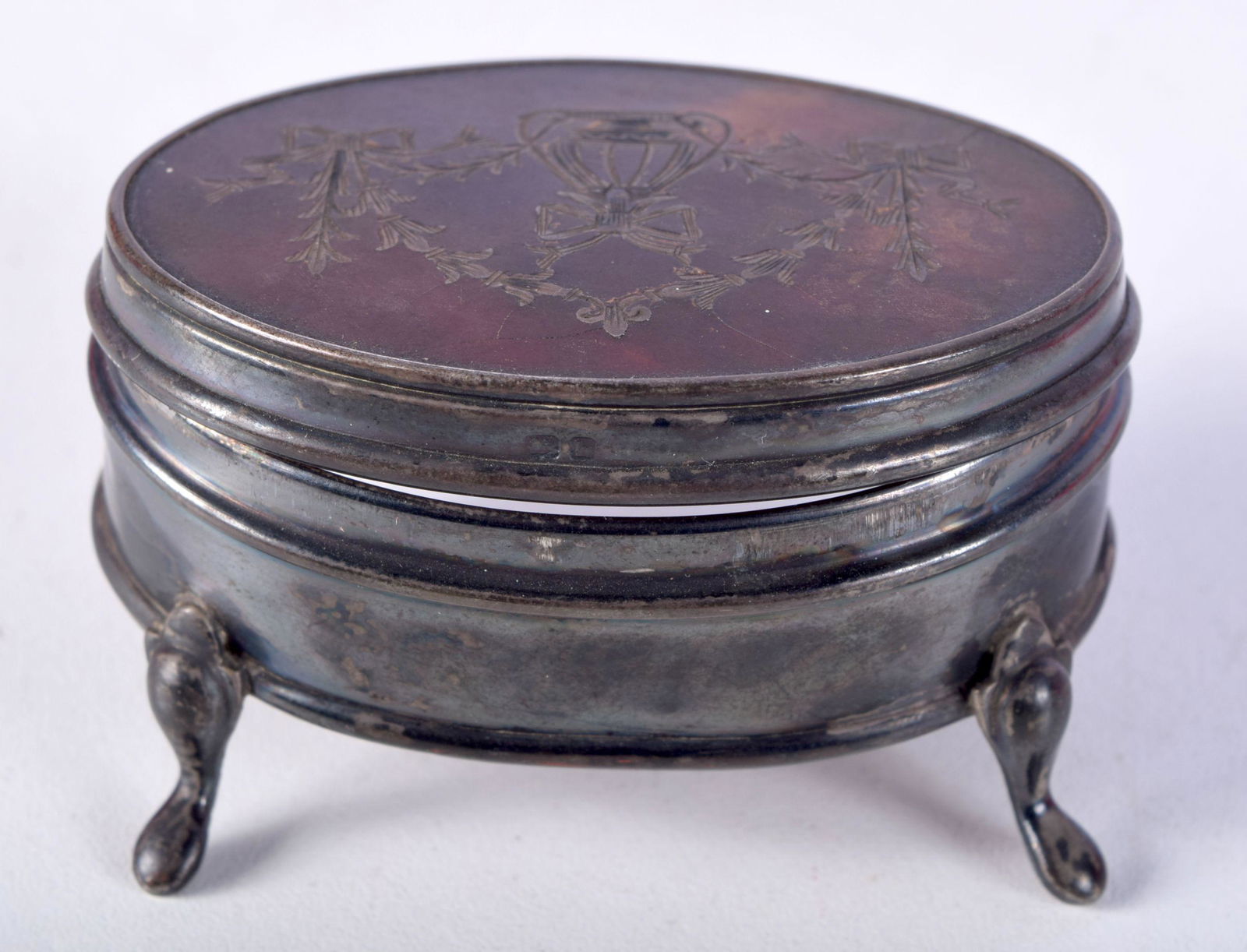 AN EDWARDIAN SILVER AND TORTOISESHELL TRINKET BOX. (1 of 3)