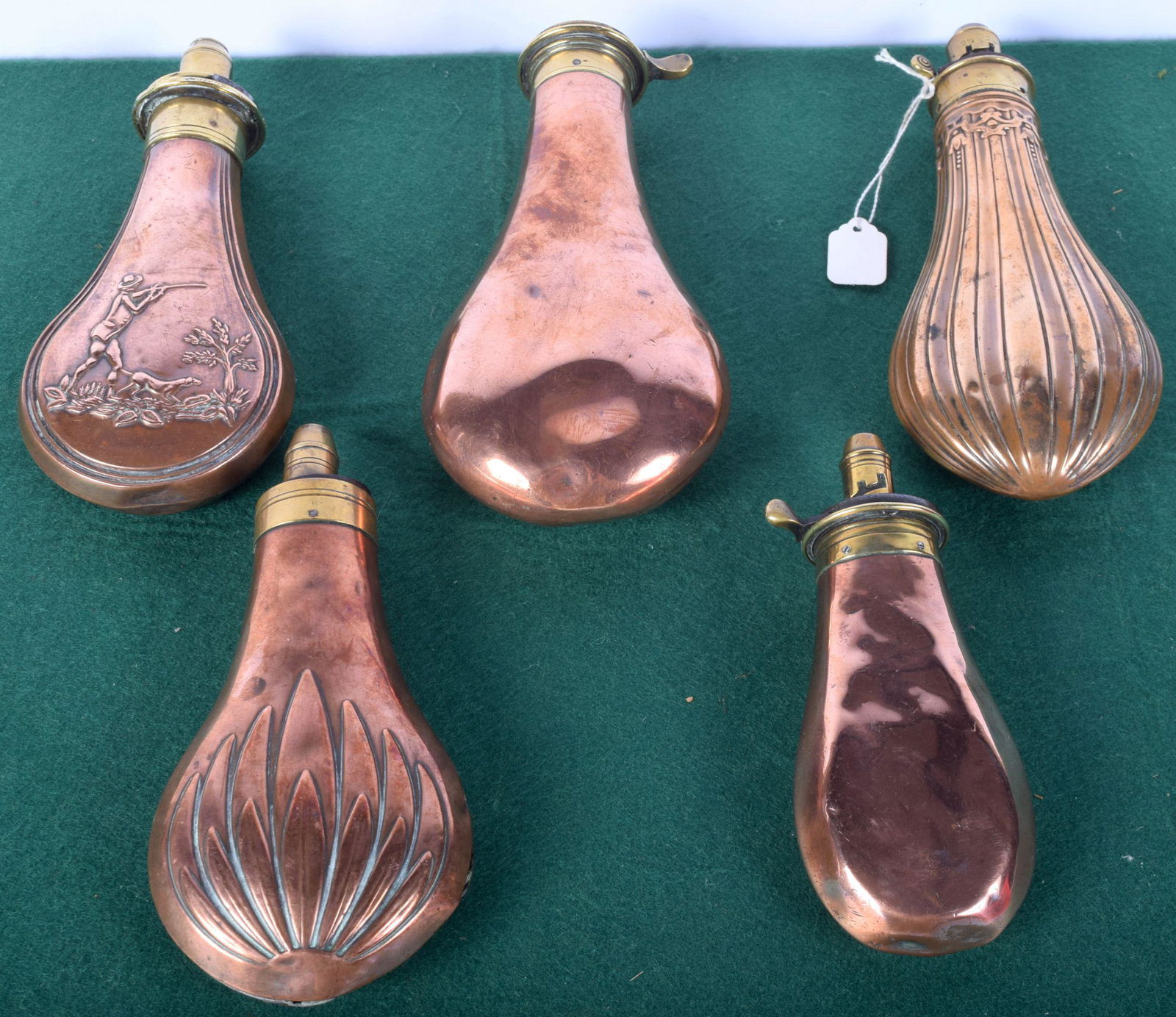 A collection of 19th Century copper powder flasks 20 cm: A collection of 19th Century copper powder flasks 20 cm (5)