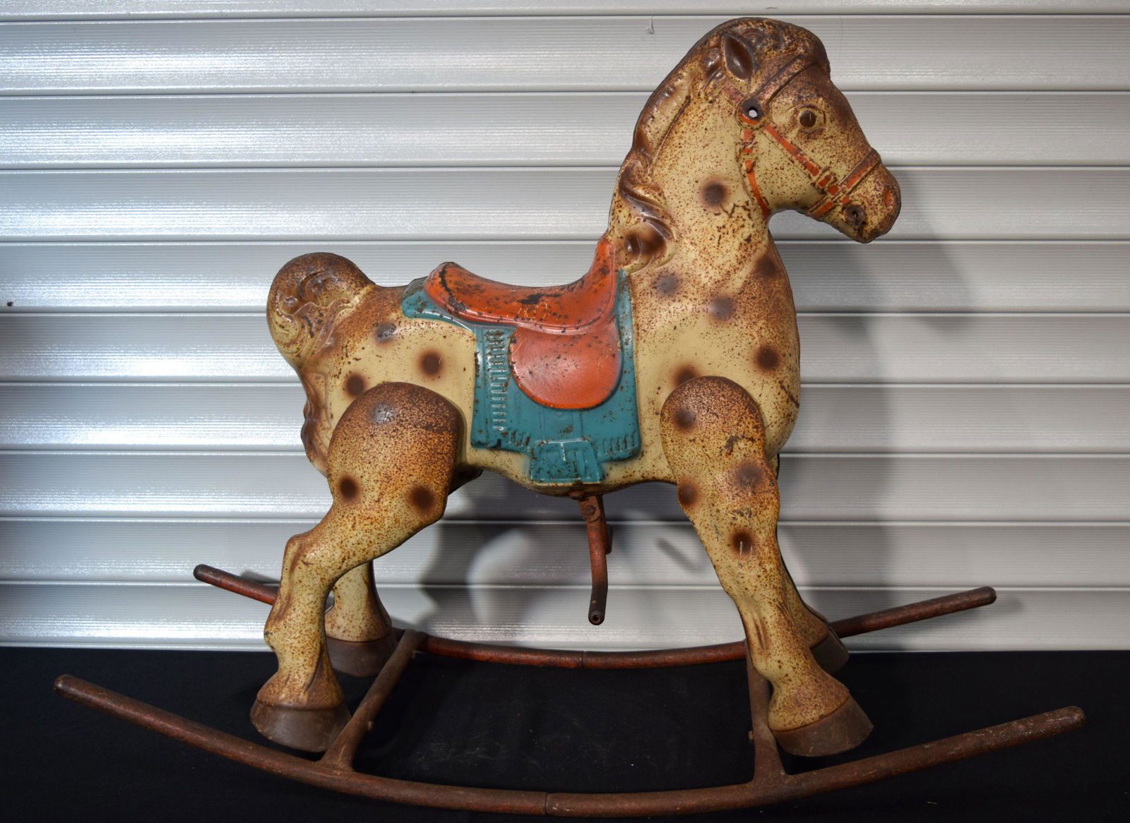 A vintage tin plate child's rocking horse 80 x 106 cm. (1 of 2)