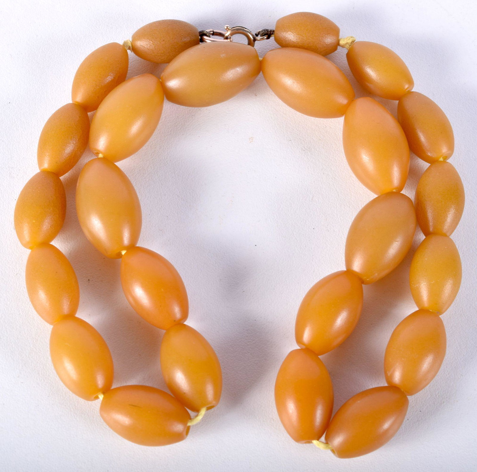 A set of Horn beads with a gold clasp 50cm .: A set of Horn beads with a gold clasp 50cm .