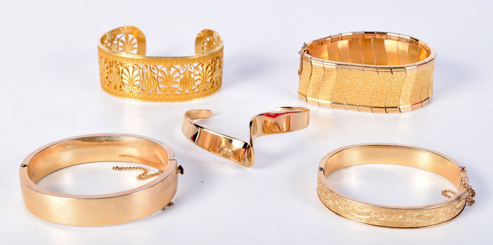 FIVE VINTAGE BANGLES. Largest 5.7cm x 5.2cm (internal size), total weight 139g (5): FIVE VINTAGE BANGLES. Largest 5.7cm x 5.2cm (internal size), total weight 139g (5)