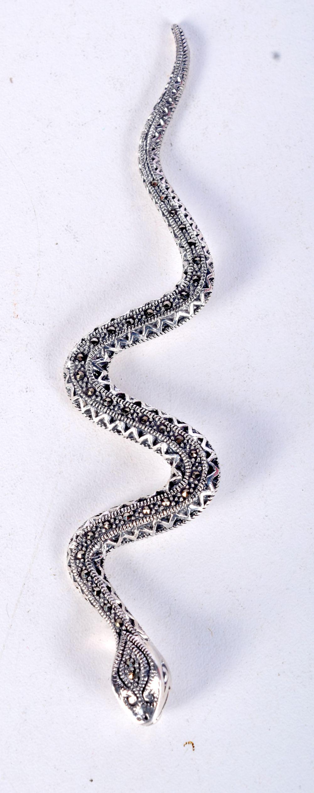 A SILVER SNAKE PENDANT. Stamped 925, 12cm x 2.5cm, weight 11.8g: A SILVER SNAKE PENDANT. Stamped 925, 12cm x 2.5cm, weight 11.8g