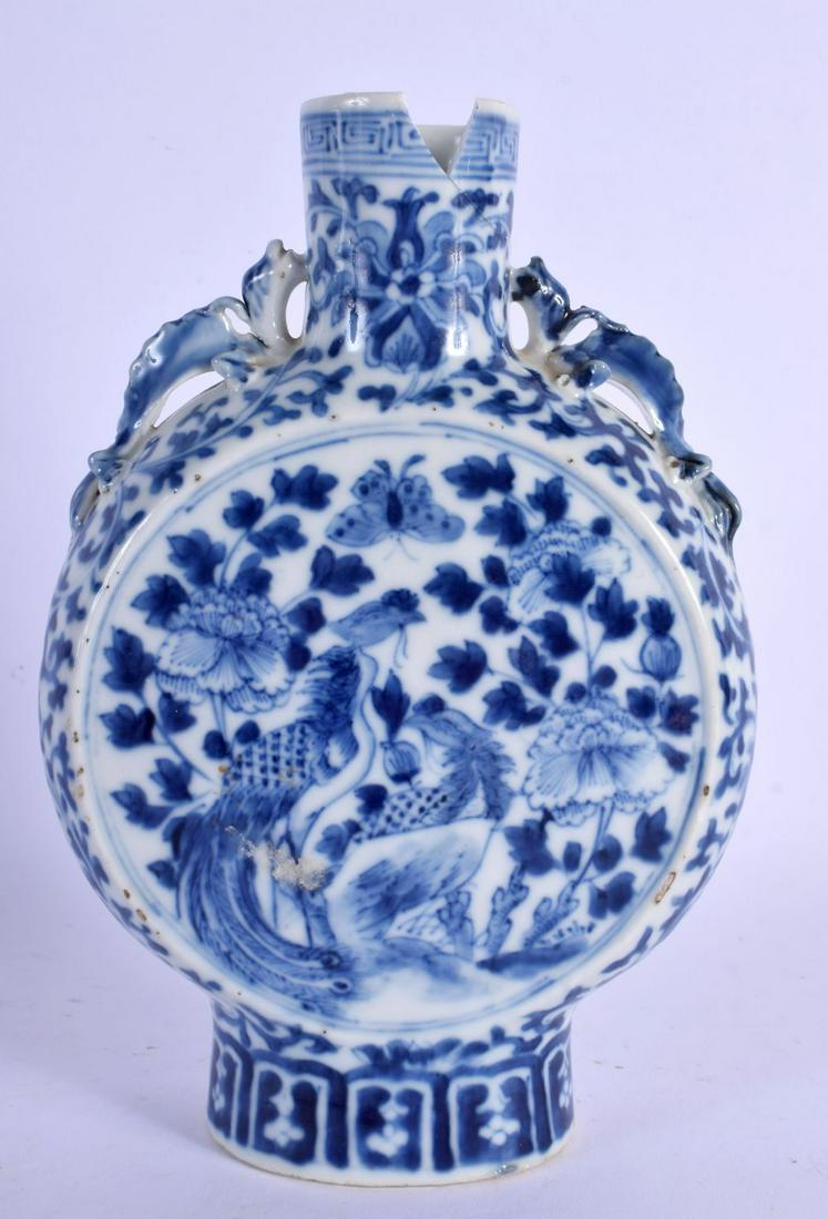 A 19TH CENTURY CHINESE TWIN HANDLED BLUE AND WHITE MOON FLASK Kangxi style. 21 cm x 12 cm.: A 19TH CENTURY CHINESE TWIN HANDLED BLUE AND WHITE MOON FLASK Kangxi style. 21 cm x 12 cm.