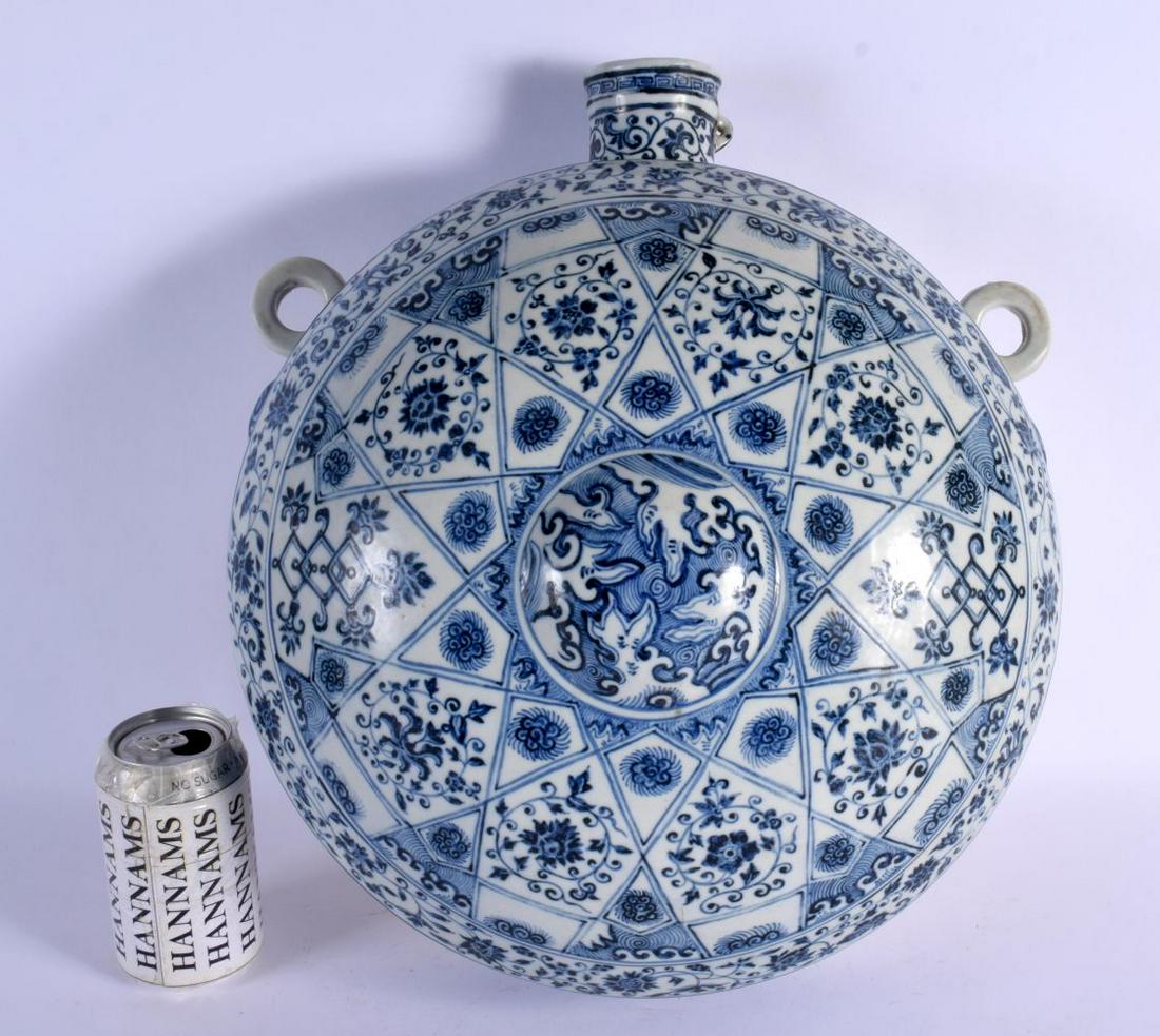 A LARGE CHINESE BLUE AND WHITE PORCELAIN PILGRIM WATER FLASK 20th Century. 40 cm x 35 cm. (1 of 6)