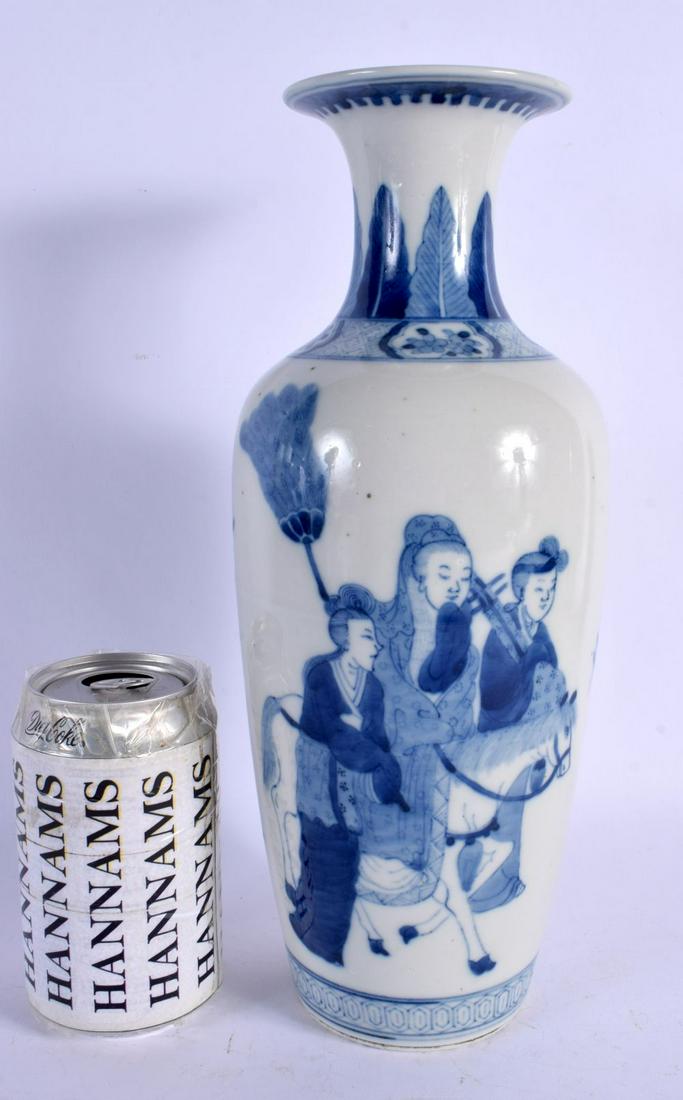 A 19TH CENTURY CHINESE BLUE AND WHITE PORCELAIN VASE painted with figures on horseback. 30 cm high. (1 of 5)