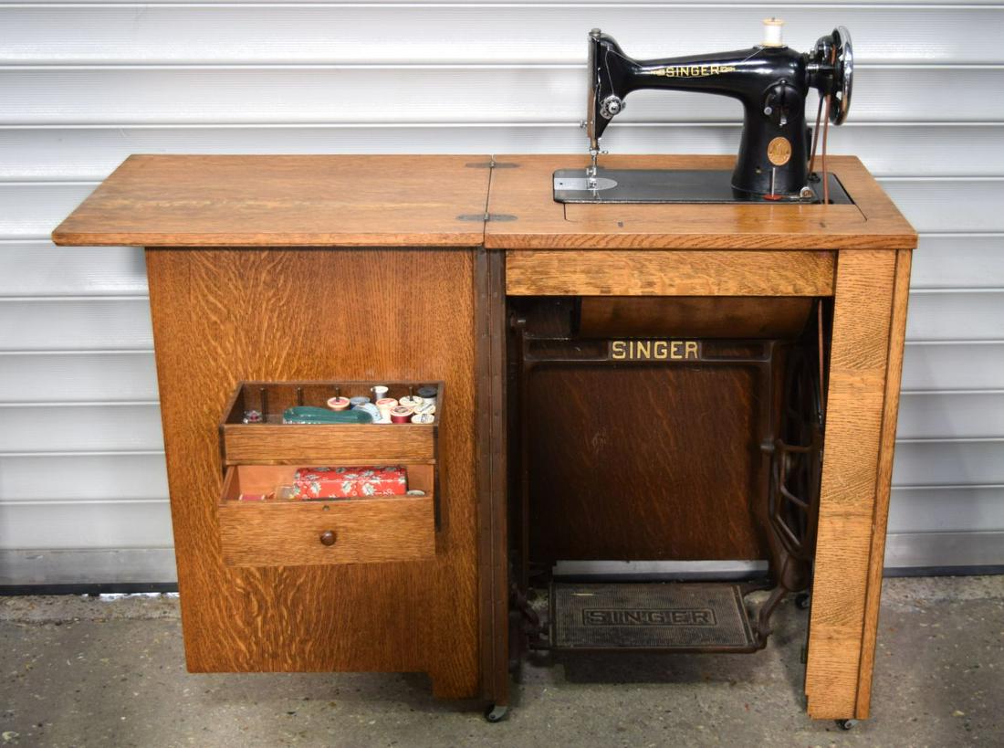 A mid century Singer sewing machine cabinet with integral sewing machine 83 x 57 x 42 cm.: A mid century Singer sewing machine cabinet with integral sewing machine 83 x 57 x 42 cm.