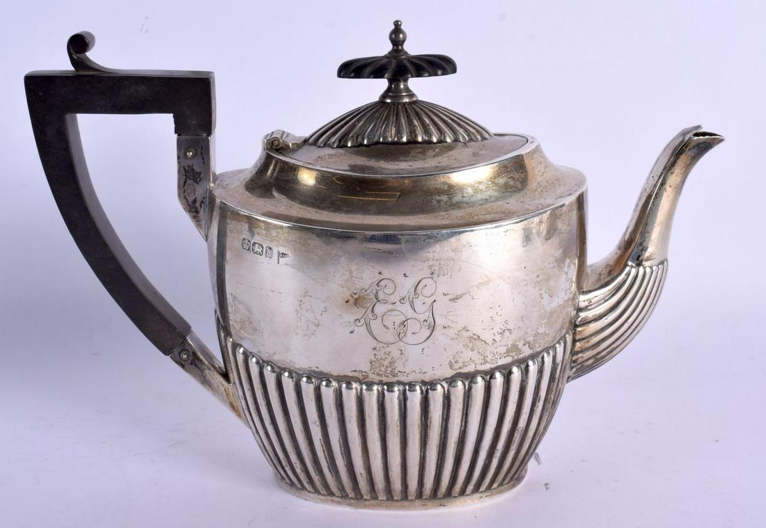 AN ANTIQUE SILVER TEAPOT. Sheffield 1896. 447 grams. 23 cm x 10 cm x 16 cm. (1 of 5)
