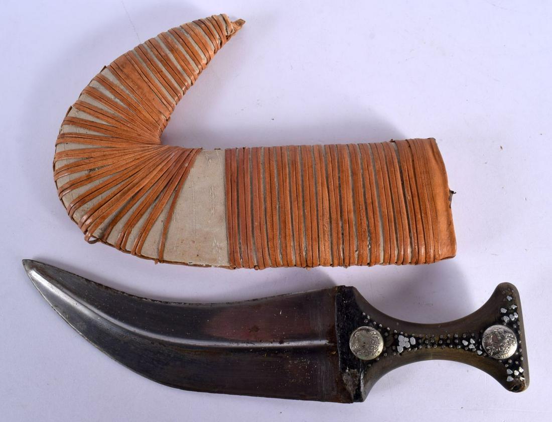 AN ANTIQUE OMANI CARVED RHINOCEROS HORN JAMBIYA DAGGER. 32 cm wide. (1 of 4)