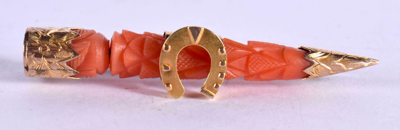 AN ANTIQUE GOLD AND CORAL BROOCH. 4 grams. 4.5 cm x 1 cm. (1 of 2)