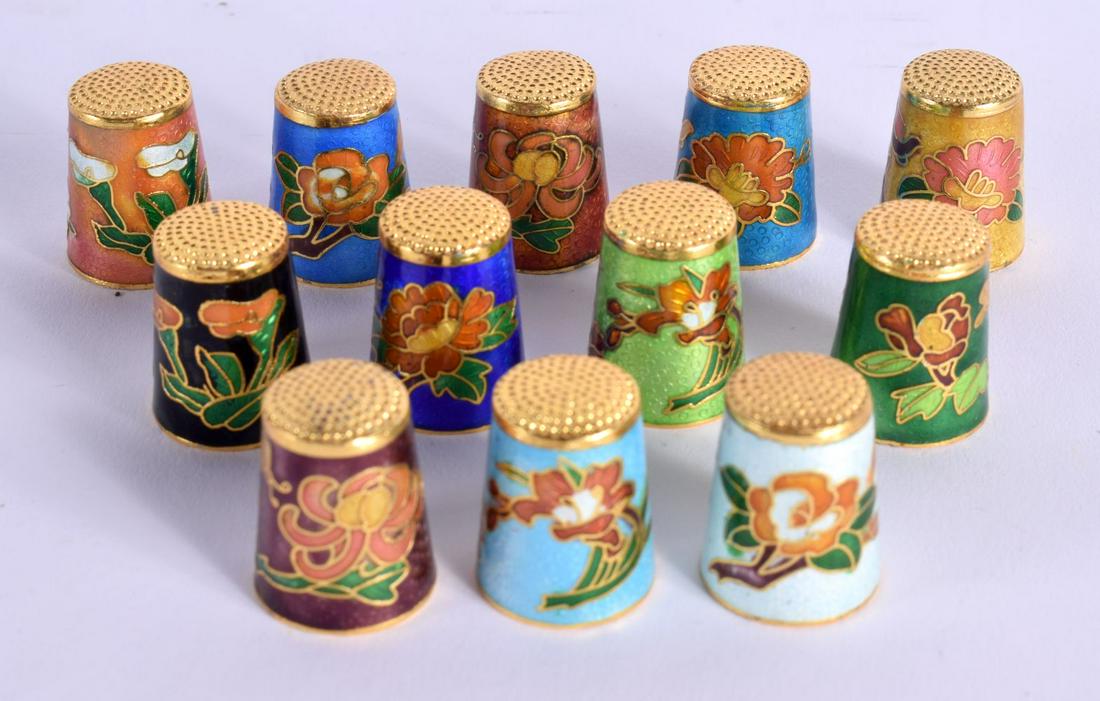 TWELVE CHINESE CLOISONNE ENAMEL THIMBLES. 2.5 cm x 2 cm. (12): TWELVE CHINESE CLOISONNE ENAMEL THIMBLES. 2.5 cm x 2 cm. (12)