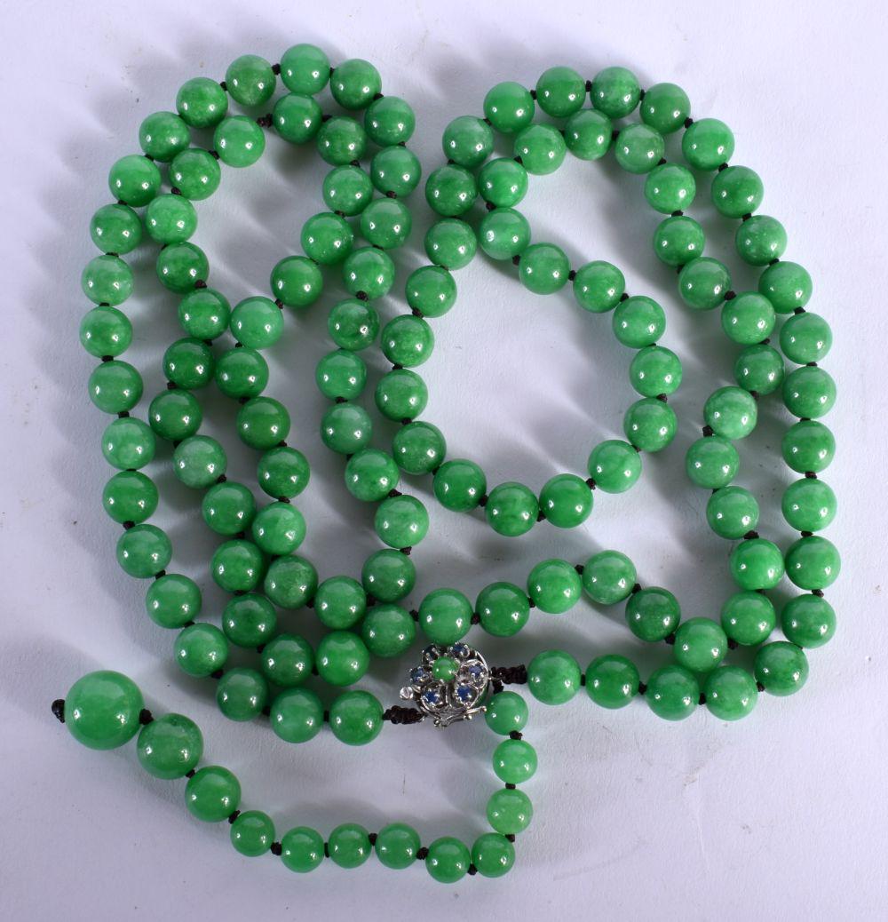 AN 18CT GOLD MOUNTED CHINESE JADEITE NECKLACE with sapphire clasp. 184 grams. 112 cm long. (1 of 2)