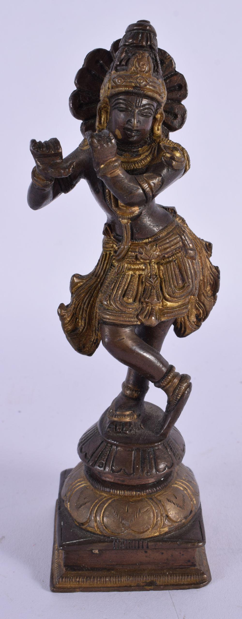 AN ANTIQUE INDIAN BRONZE BUDDHA. 14 cm high. (1 of 4)