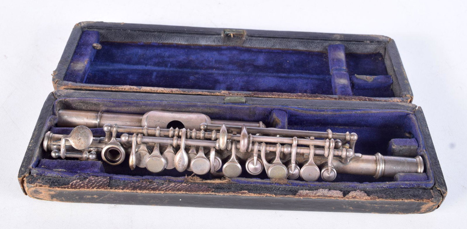 A cased Rudall Carte Piccolo Serial number 7210.: A cased Rudall Carte Piccolo Serial number 7210.